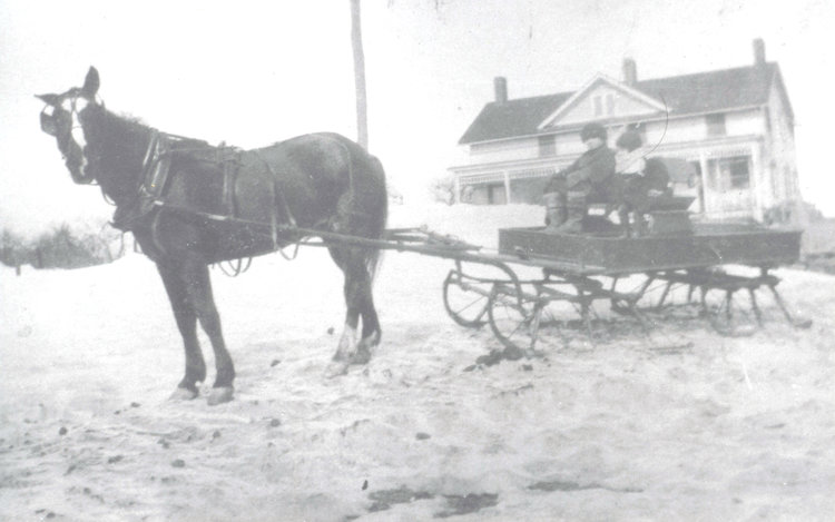 Early 1900s winter photo horse-drawn sleigh USA? Early 1900s winter photo horse-drawn sleigh USA?
