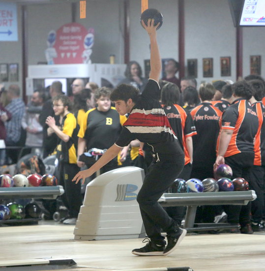 Photos: Dutch And Eagles Battle For States